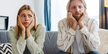 Pse shfaqet mërzia në një marrëdhënie? Si mund të rizgjohet flaka e dashurisë?