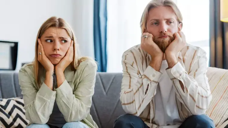 Pse shfaqet mërzia në një marrëdhënie? Si mund të rizgjohet flaka e dashurisë?