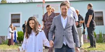 Pushime për çiftin! Princ Leka ndan një selfie me Blertën nga udhëtimi i tyre