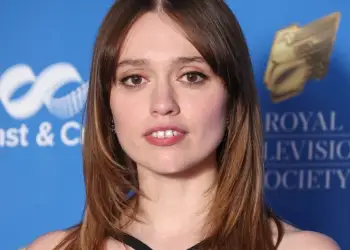 Kthimi i dhëmbëve natyralë: Lamtumirë buzëqeshjeve “perfekte” të Hollivudit