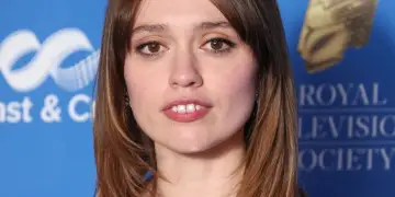 Kthimi i dhëmbëve natyralë: Lamtumirë buzëqeshjeve “perfekte” të Hollivudit