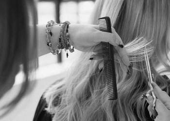 Studimi: Gratë ndryshojnë modelin e flokëve rreth 150 herë gjatë jetës