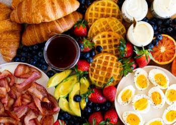 Të hash mëngjesin vonë, sa i shëndetshëm është ky zakon gjithnjë e më i përhapur?