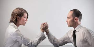 Pabarazia gjinore në punë: Si të ndryshojmë realitetin e diferencës në paga dhe pozita