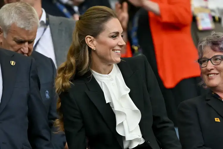 FOTO/ Kate Middleton surprizon sërish me ngjyrën e flokëve, pas eksperimentit si bionde!