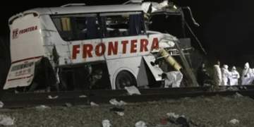 Tragjedi në Meksikë, treni përplaset me autobusin, 8 të vdekur dhe 45 të plagosur