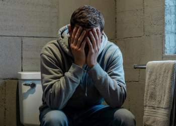 E dinit? Burrat kalojnë 7 orë në vit në banjë, vetëm për pak “qetësi dhe rehati”