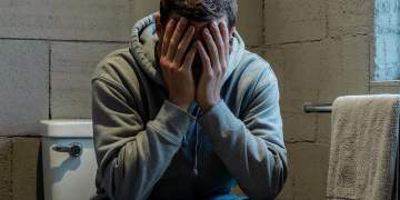 E dinit? Burrat kalojnë 7 orë në vit në banjë, vetëm për pak “qetësi dhe rehati”