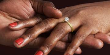 Gjykata e Afrikës së Jugut vendos që burrat mund të marrin mbiemrin e bashkëshortes