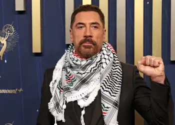 Javier Bardem shfaqet me një shall palestinez në Emmy 2025, ja mesazhi që dërgoi për Gazën