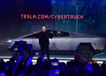 Elon Musk rrit aksionet e Teslës me një blerje të re prej 2 milionë aksionesh