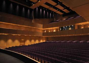 Momente paniku në Teatrin e Operas: një incident i frikshëm trondit premierën e “Traviata”