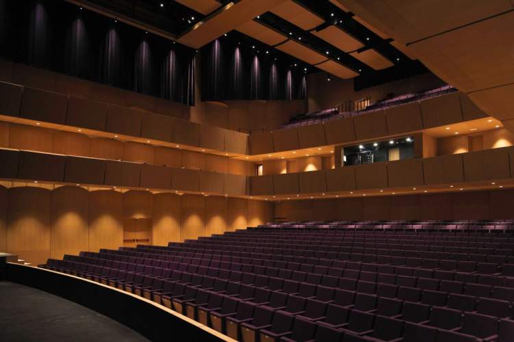 Momente paniku në Teatrin e Operas: një incident i frikshëm trondit premierën e “Traviata”