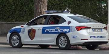 Korçë, 3 të mitur shtrohen në spital pasi konsumuan karamele pranë koshit të plehrave