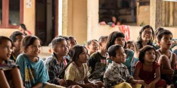 Helmim masiv nga ushqimi falas, qeveria indoneziane merr masa