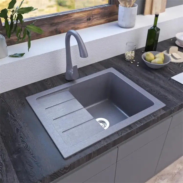 Çfarë nuk duhet të ruani kurrë nën lavaman dhe si ta organizoni hapësirën në mënyrë të sigurt