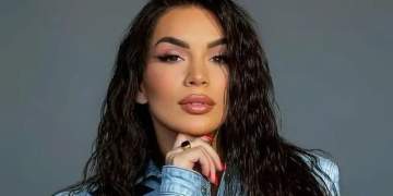 Besa ndan foton e parë me bashkëshortin