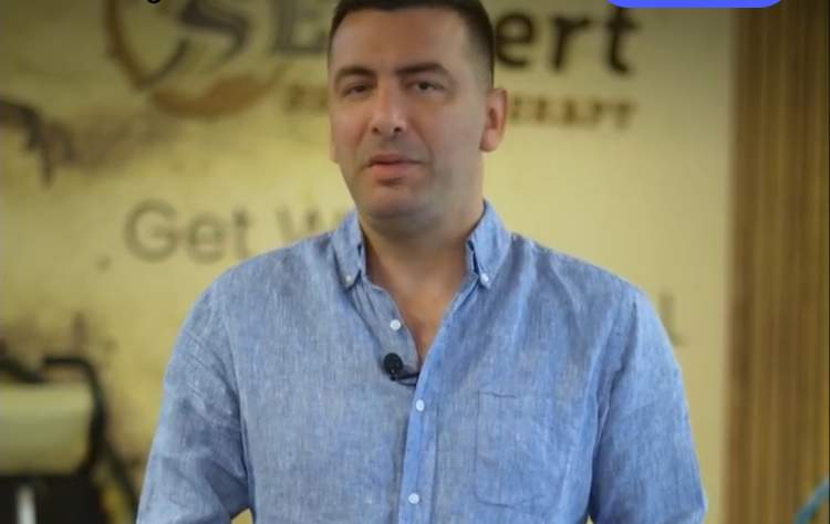 Kelly tregon për përmirësimet pas paralizës faciale: Jam në rikuperim