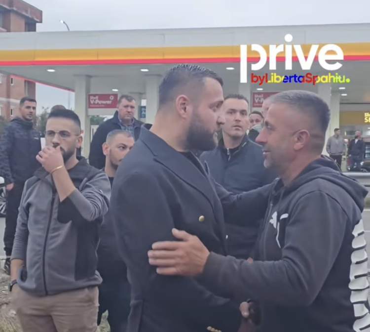Luiz Ejlli në lamtumirën e fundit për Eldion Kelmendin, ngushëllon personalisht familjen