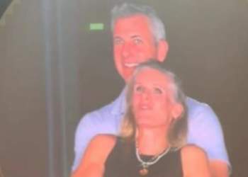 Skandali Coldplay: CEO i ‘Astronomer’ ribashkohet me gruan pas përqafimit viral