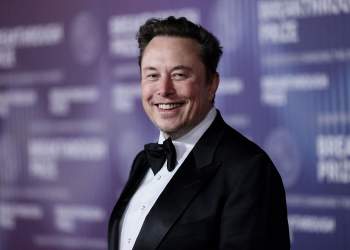 Elon Musk drejt titullit të parë të “trilionerit” në botë