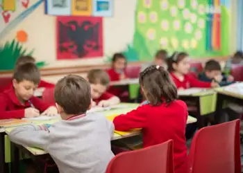 Nis viti i ri shkollor! 26 500 nxënës ulen për herë të parë në banka