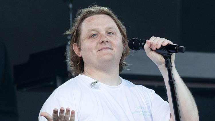 Lewis Capaldi: Gratë në muzikë përballen me një standard më të lartë se burrat