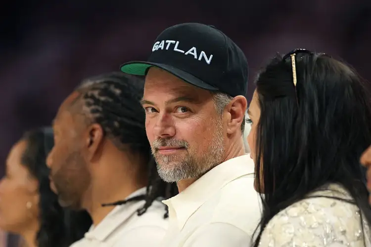 Josh Duhamel braktis Hollywood-in! Sot jeton në një kasolle të ndërtuar me duart e tij