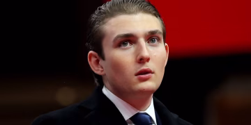 Romantik apo për siguri? Barron Trump rezervon një kat të tërë në ‘Trump Tower’ për një takim dashurie!