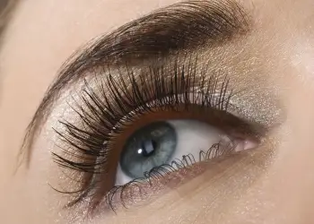 A keni sy gri? Zbuloni se çfarë tregon kjo për ju dhe personalitetin tuaj