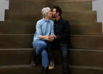 Alexandra Grant: Faleminderit për urimet për martesën tonë me Keanu Reeves… thjesht nuk u martuam