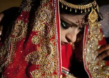 Zemërim në Britani: Shërbimi Shëndetësor Kombëtar mbron martesat midis kushërinjve të parë pavarësisht rrezikut të defekteve të lindjes