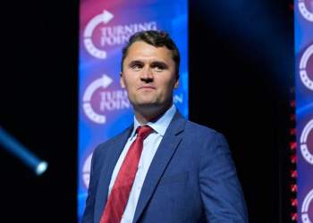 FBI publikon fotot e të dyshuarit për vrasjen e Charlie Kirk