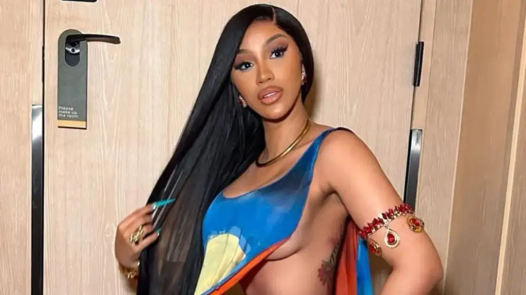 Afërsia me shqiptarët thellohet, Cardi B ndez rrjetin me flamurin kuqezi