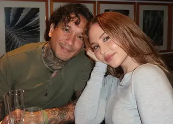 Dy vjet pas ndarjes me Austin, Catherine Paiz shpall fejesën me partnerin e ri