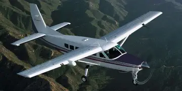 Përplasje në ajër mes dy avionëve të vegjël në Kolorado, një i vdekur dhe tre të plagosur