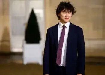 Ai u bë miliarder në moshën 24 vjeçare dhe shpjegon se si kushdo mund të ndjekë hapat e tij