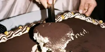 Fundi i tortave të dasmës me tre nivele? Trendi i ri me rrënjë italiane që po i “rrafshon” ato