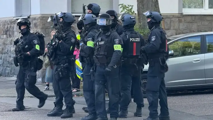 E rëndë! 18-vjeçari nga Kosova godet me thikë mësuesin në një shkollë në Gjermani