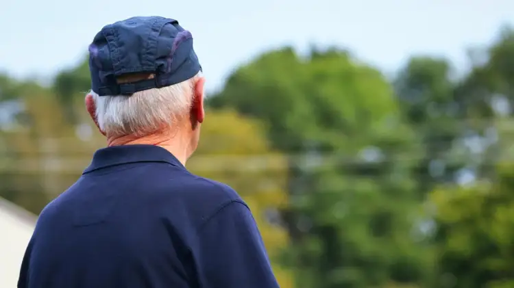 Vetmia ekstreme i mundon të moshuarit në Francë! Çfarë do të thotë gjendja e “vdekjes sociale”?