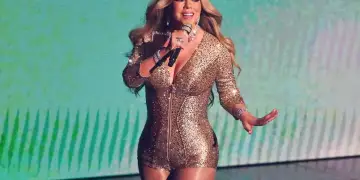 Mariah Carey veshi një fustan me diamante që kushtonte 10 milionë dollarë në MTV VMA
