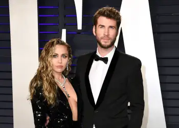Miley Cyrus tregon se ruan ende fustanin nga takimi i parë me Liam Hemsworth, edhe pse të ndarë!
