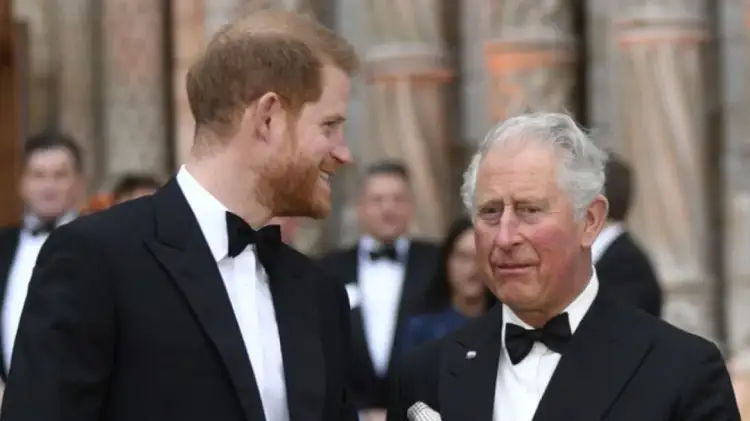 Marrëdhëniet e ngrira thyhen? Princi Harry takohet me Mbretin Charles pas 18 muajsh