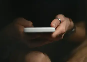 Pse gjithnjë e më shumë njerëz po ndalojnë së lexuari lajme?