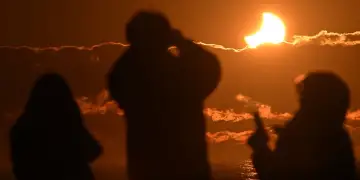 Sipërfaqja e Diellit mbulohet deri në 70%! Ndodh eklipsi i pjesshëm diellor në Zelandën e Re, Australi dhe Oqeani