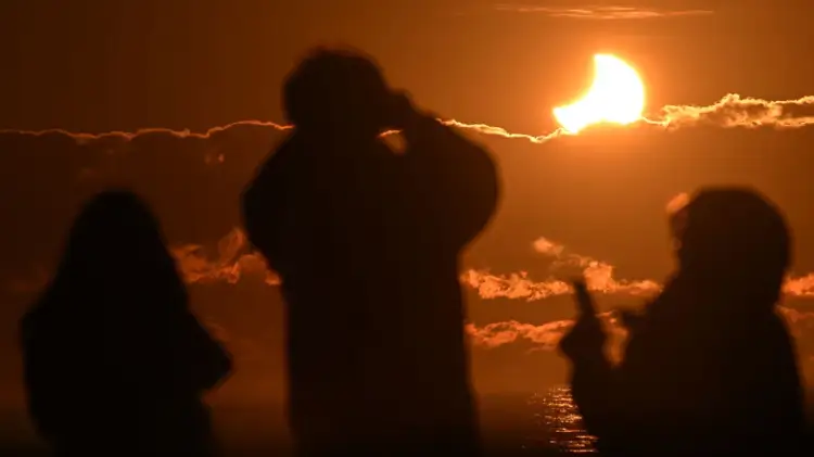 Sipërfaqja e Diellit mbulohet deri në 70%! Ndodh eklipsi i pjesshëm diellor në Zelandën e Re, Australi dhe Oqeani