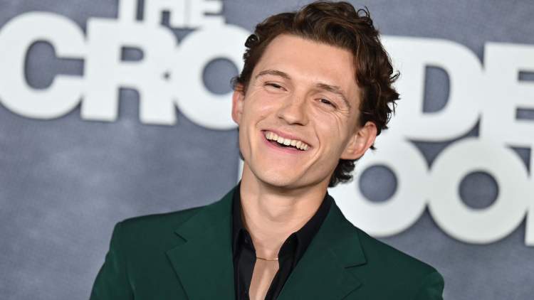 Tom Holland interpreton 9 role në filmin e ri të shkurtër “Never Stop Playing”