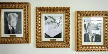 Trump i pabesueshëm! Heq portretin e Biden nga Shtëpia e Bardhë, e zëvendësoi me një stilograf