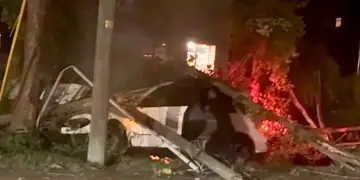 VIDEO/ Futbollisti amerikan shpëton shoferin nga zjarri në makinë në New York