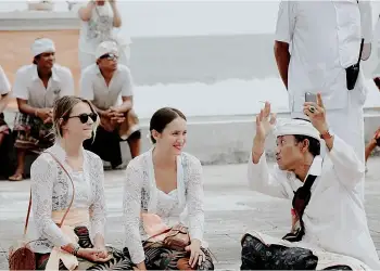 Çfarë do të thotë kur një person nuk të shikon në sy kur flet